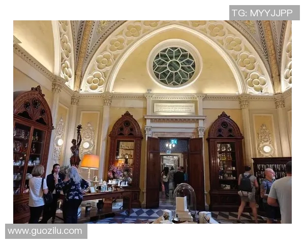 佛罗伦萨博物馆恢复开放吸引众多游客